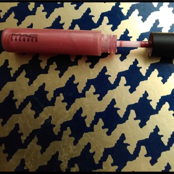 Mac lacquer in shade ACRYLICKA - Picture 2 of 3